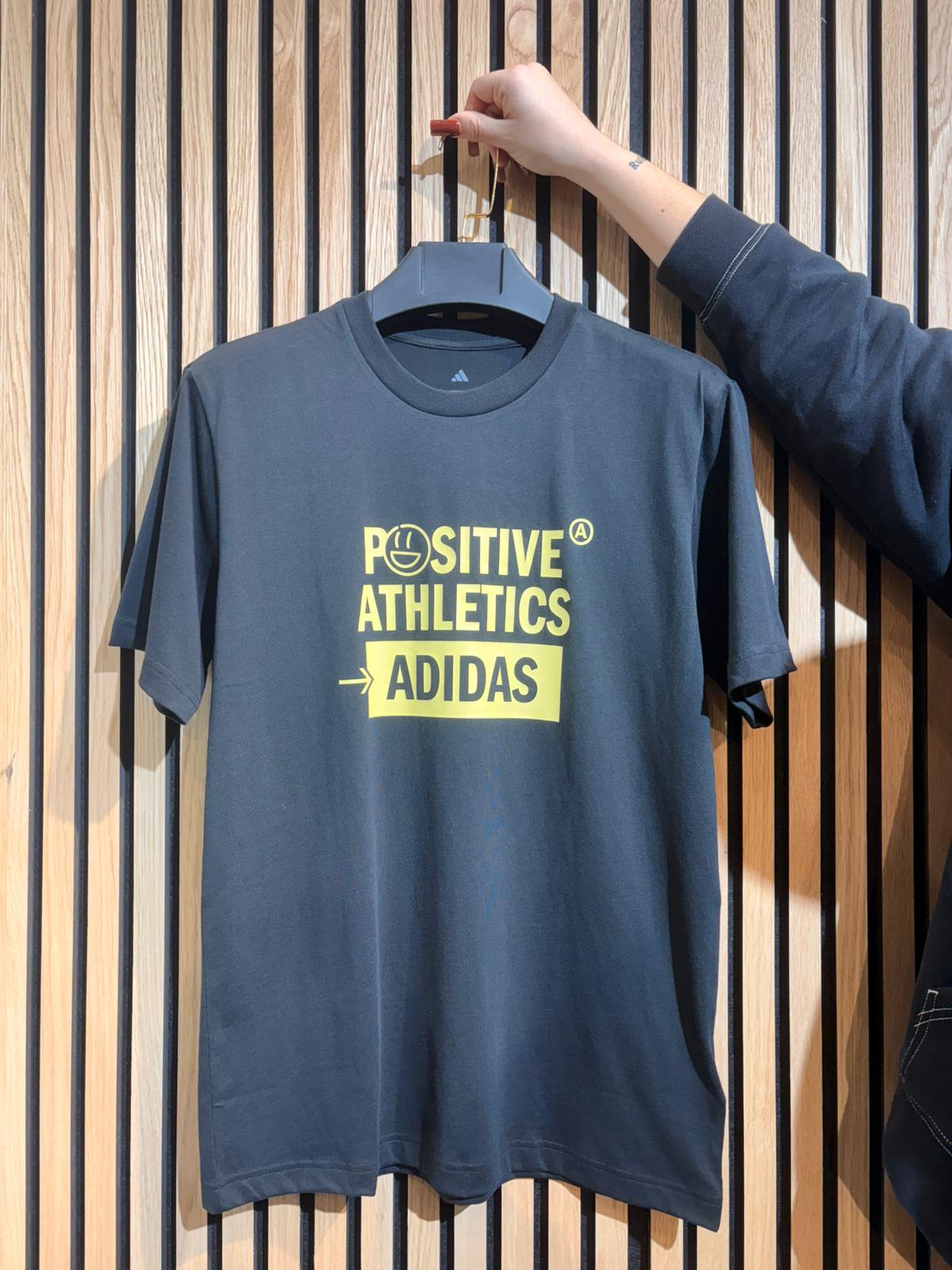 T-Shirt Adidas